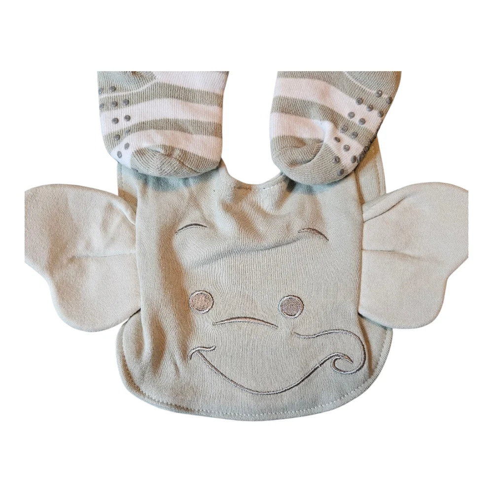 Disney Baby Dumbo Bib and Socks Set - Gray and White Size 6-12 months NWT